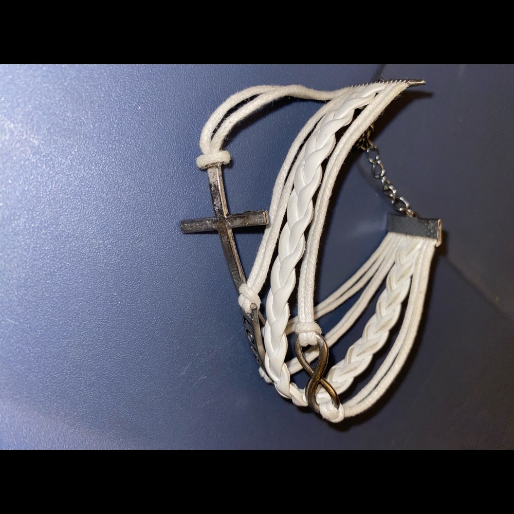 Multiple string design bracelet - Picture 4 of 4